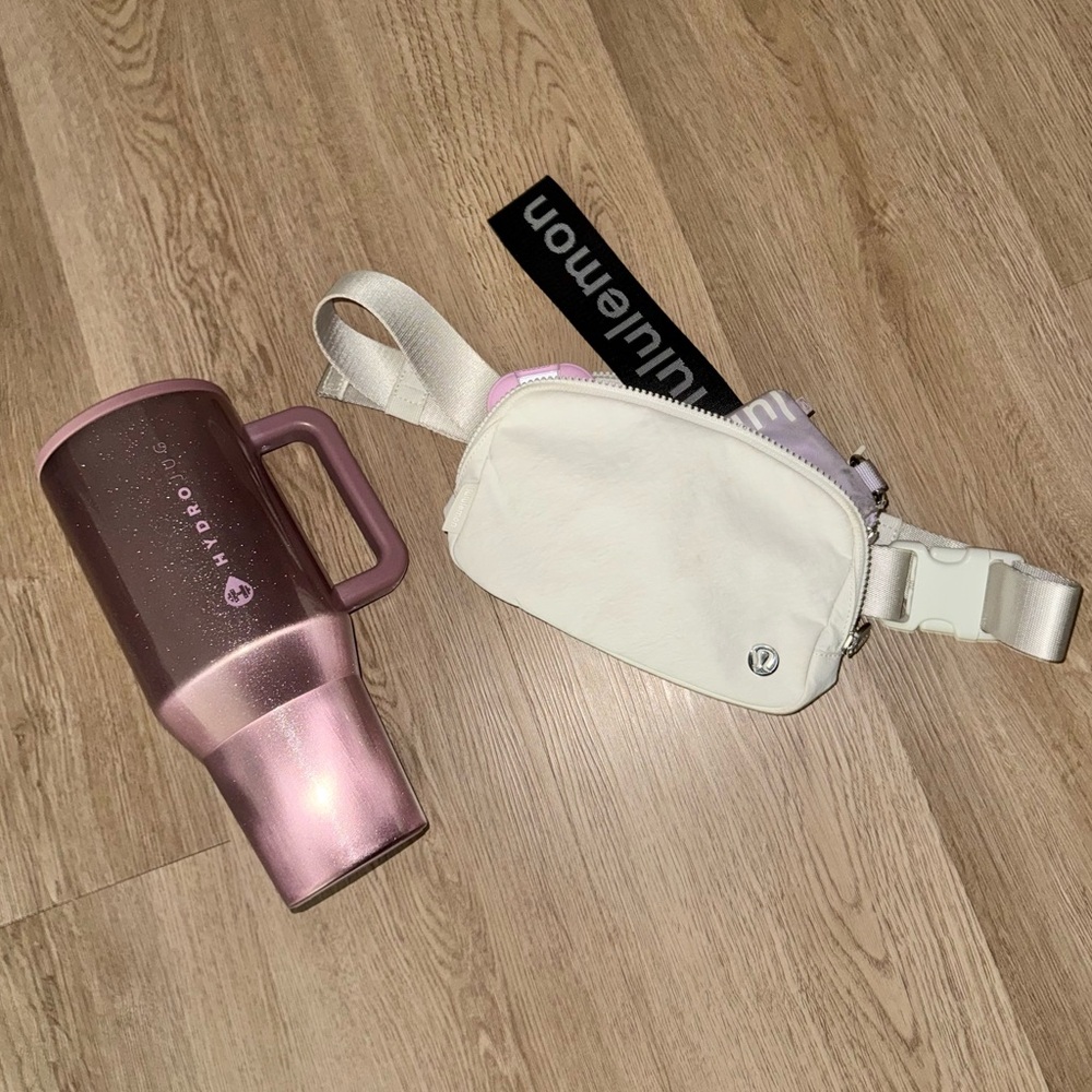 🆕NWOT LULULEMON Everywhere Belt Bag 1L